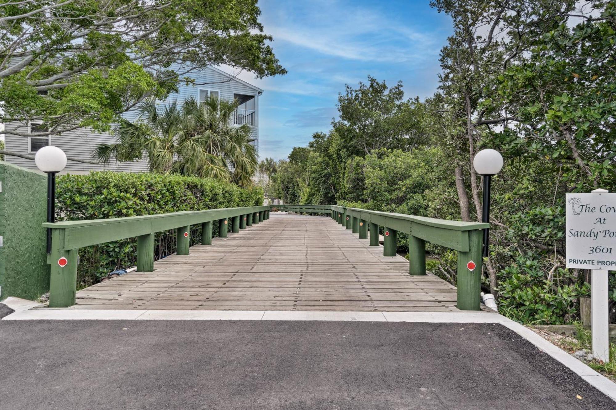 Condo With Pool And Gulf Access On Anna Maria Island! Holmes Beach Bagian luar foto