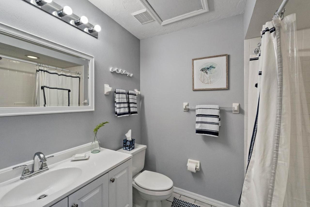 Condo With Pool And Gulf Access On Anna Maria Island! Holmes Beach Bagian luar foto